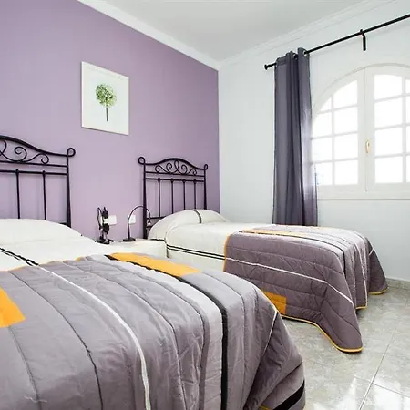 Puerto Del Carmen Sleeps 7 With Pool Air Con And Wifi Willa
