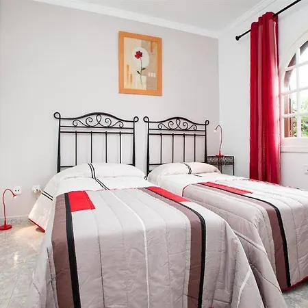 فيلة Puerto Del Carmen Sleeps 7 With Pool Air Con And Wifi *