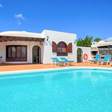 Puerto Del Carmen Sleeps 7 With Pool Air Con And Wifi Villa Puerto del Carmen (Lanzarote)