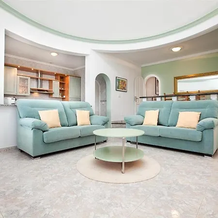 Villa Puerto Del Carmen Sleeps 7 With Pool Air Con And Wifi *