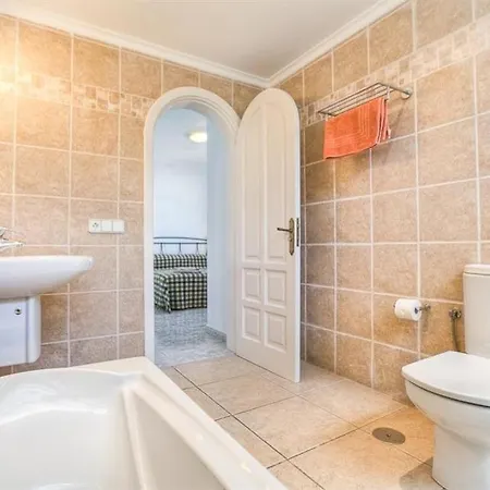 Villa Puerto Del Carmen Sleeps 7 With Pool Air Con And Wifi Puerto del Carmen (Lanzarote)